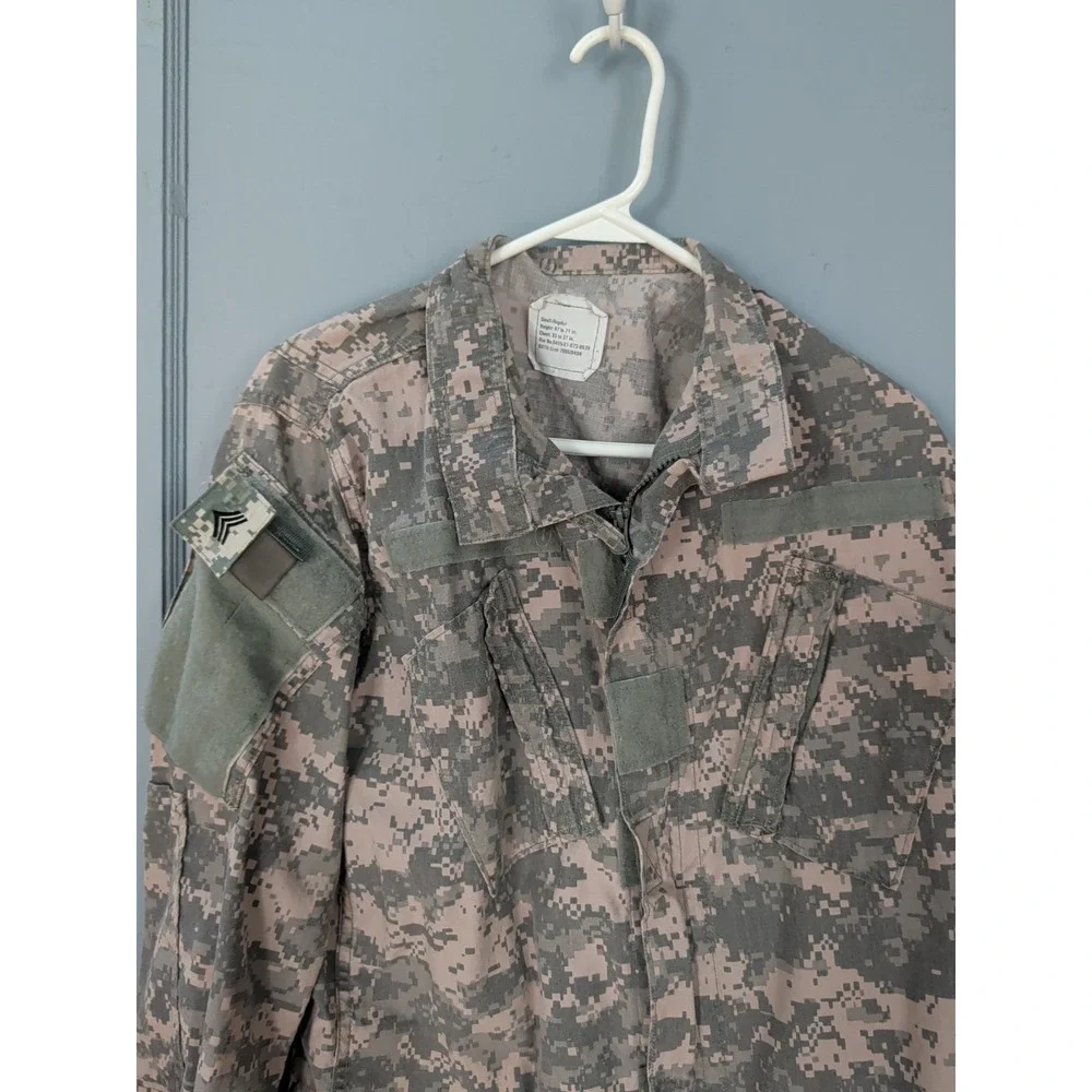 US Army ACU Coa Digital Camo Small Regular 67 To 71 In Chest 33 To 37. Sgt Patch